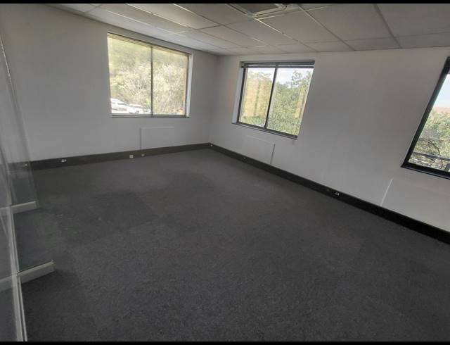 290M² OFFICE TO LET IN BRYANSTON